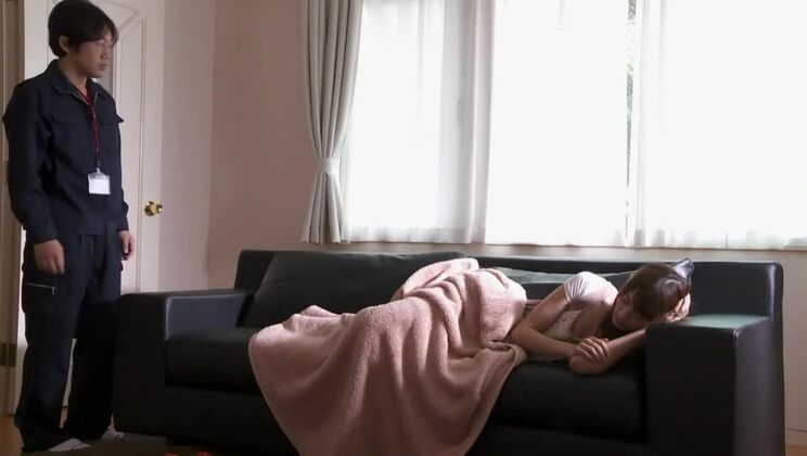 L'adorabile huzzy giapponese incarna il suo sogno feticista