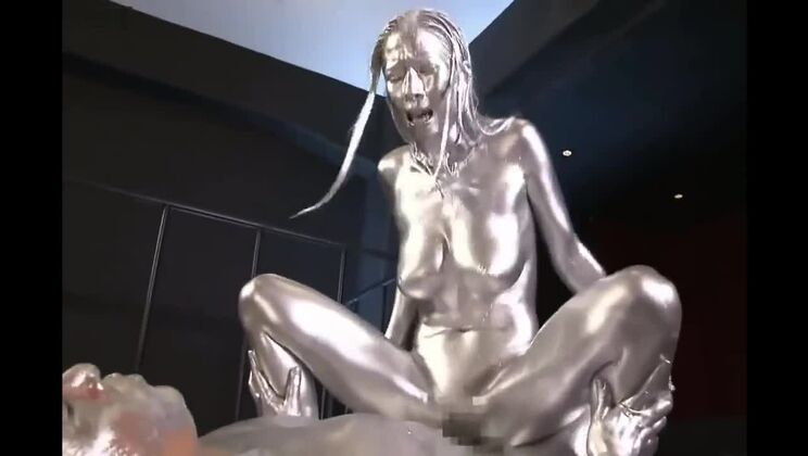 Una sgualdrina asiatica ambrosia incarna il suo sogno feticista