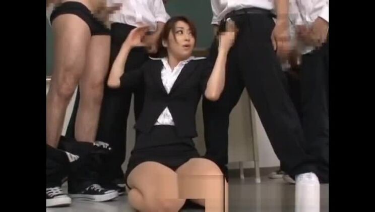 Bella troia asiatica lanosa in un film porno perverso