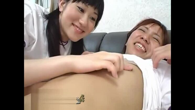 Seducente donna giapponese che fa una scopata amatoriale bollente