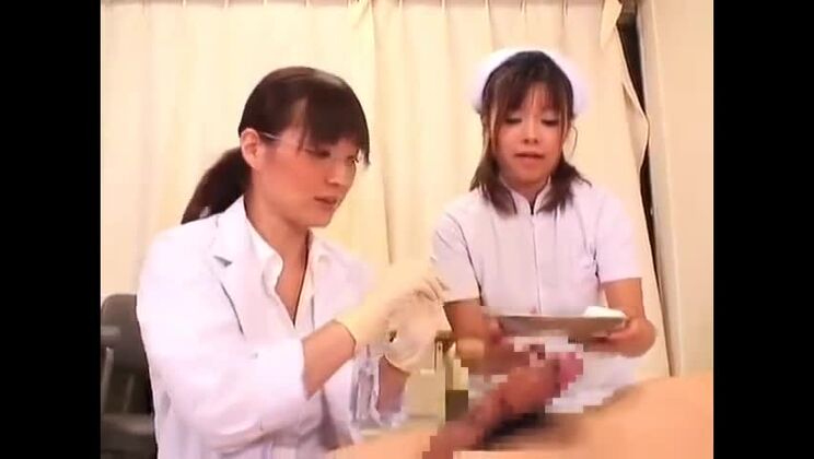 Le divine donne giapponesi amano divertirsi con i feticci