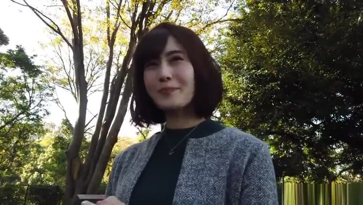 Puttana asiatica formosa ed elegante