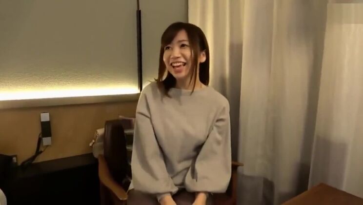 Prostituta giapponese seducente e formosa