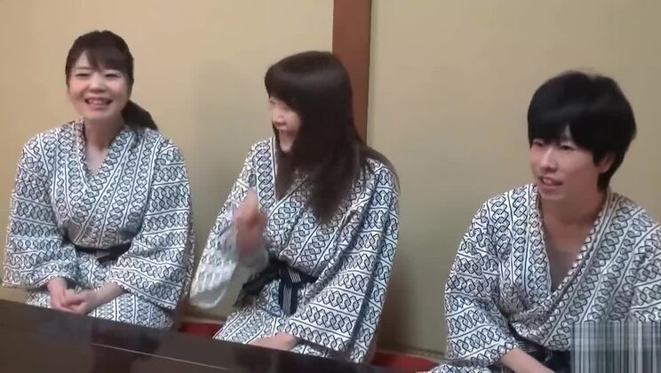 Ragazza orientale formosa e procace in un film porno spinto