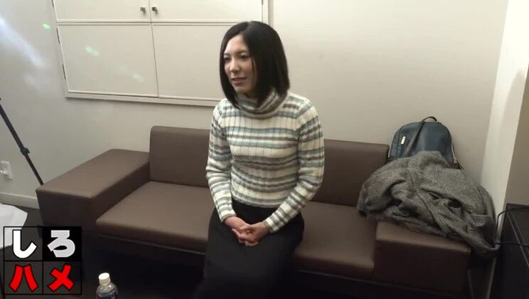 Una graziosa troia giapponese dalle piccole tette viene scopata duramente