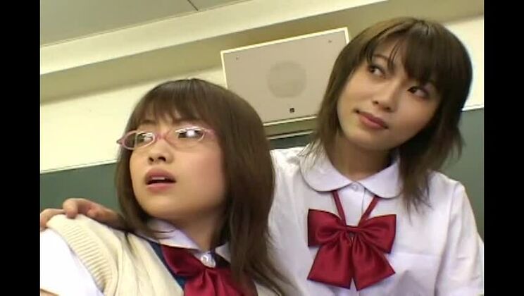 Video porno con protagoniste Minami Aoyama, Anri Mizuna e Marin Asaoka.