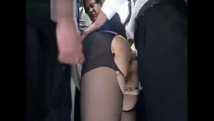 Ambrosia orientale, donna sposata in luogo pubblico