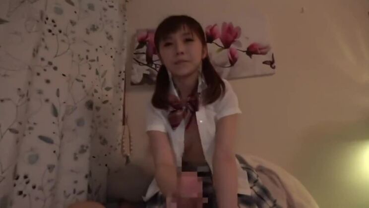 Splendida ragazza asiatica in un bellissimo film porno cosplay