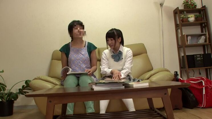 Splendida prostituta giapponese dal seno piccolo