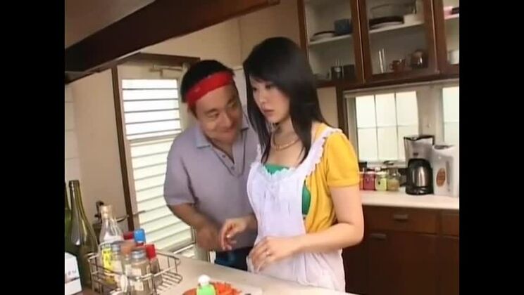 Una splendida prostituta giapponese riceve un fantastico sesso hardcore