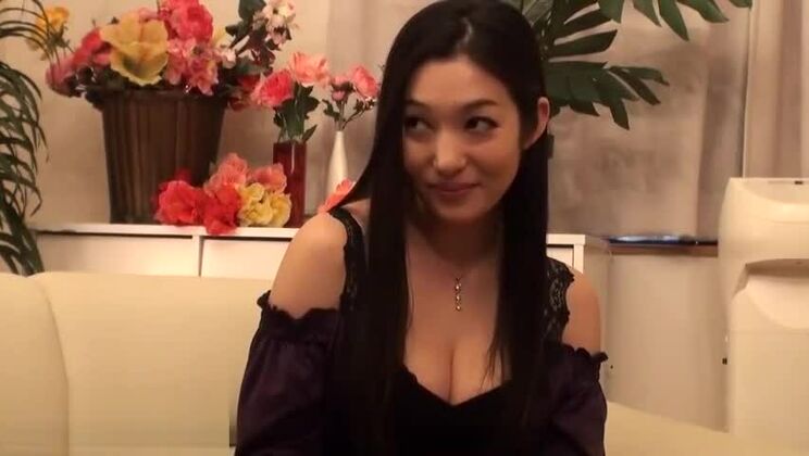 Una splendida cougar giapponese si è goduta un bel faceride