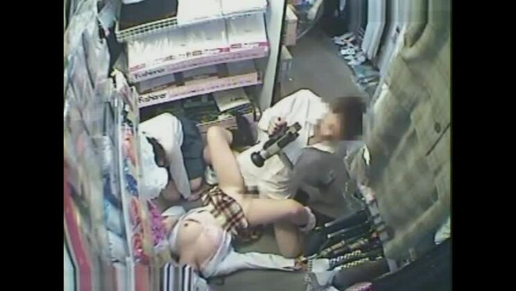 Una splendida ragazza asiatica viene scopata in un video porno amatoriale.