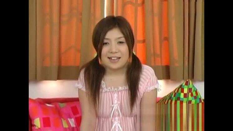 Ragazza orientale sexy in un video XXX amatoriale privato