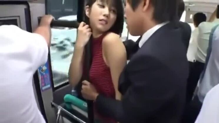 Ragazza asiatica succosa