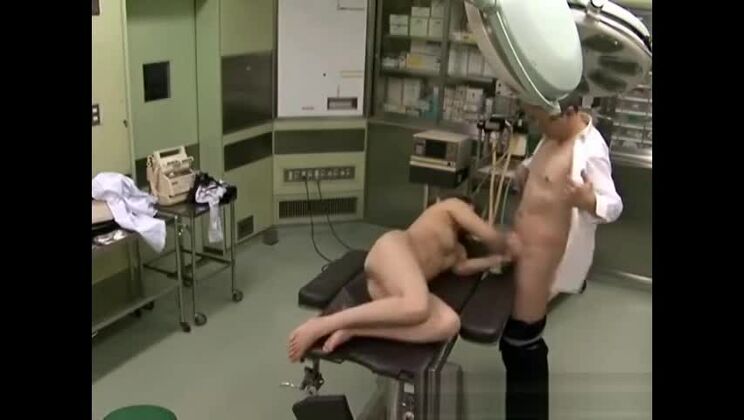 Una ragazza giapponese straordinaria nel miglior video porno amatoriale di sempre.