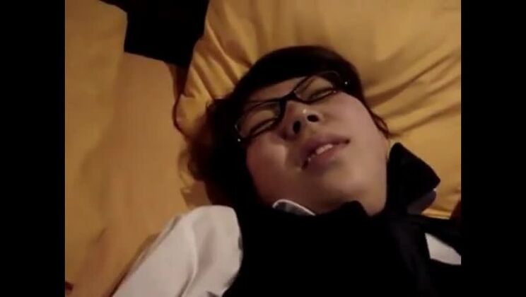 Una deliziosa ragazza asiatica in un vero video porno amatoriale.