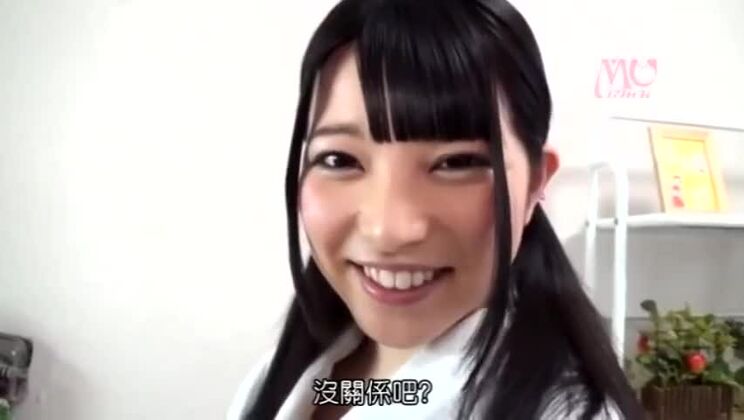 Bella ragazza giapponese in un bollente video porno amatoriale