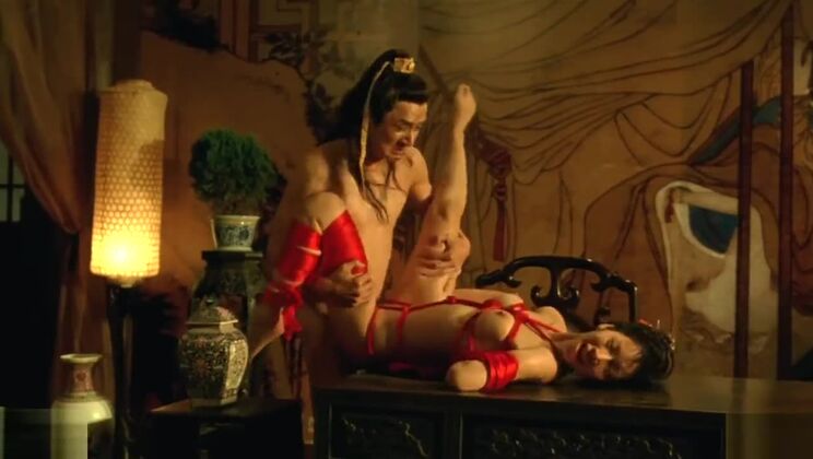 Splendida troia giapponese in un video hardcore molto hot