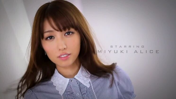 Ammirevole donna giapponese sposata