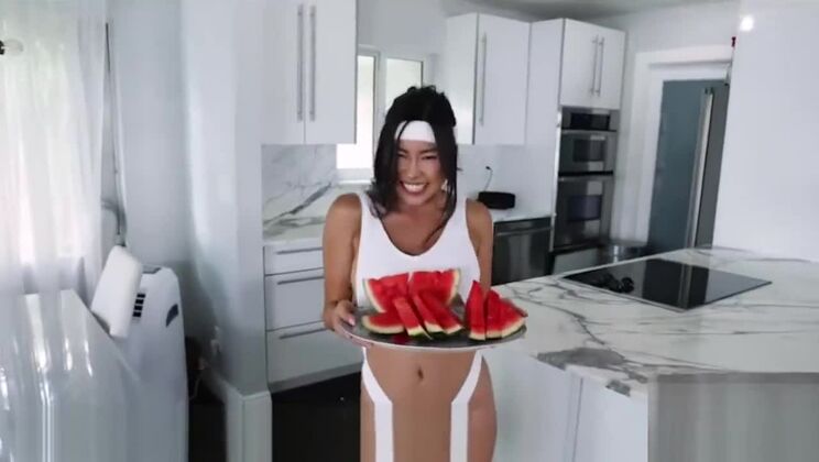 Una sgualdrina giapponese di classe con le tette piccole è stata scopata duramente.