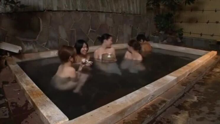 Una bella ragazza asiatica che ha un incredibile rapporto sessuale amatoriale