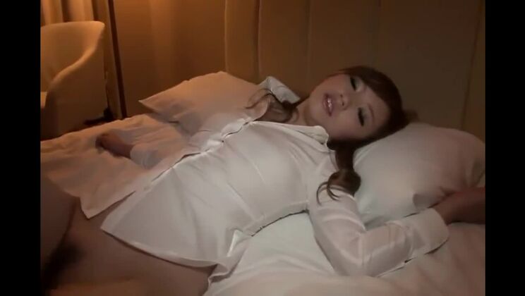 ragazza orientale provocante