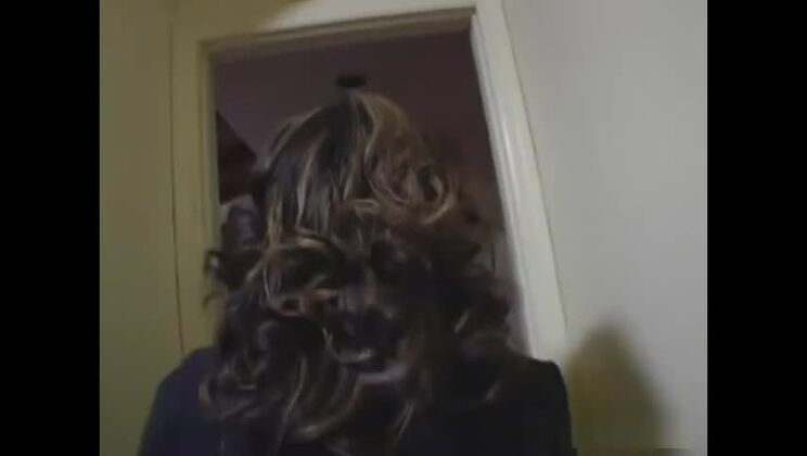 La graziosa giapponese Kaiya Lynn, dal seno piccolo, riceve una sborrata in faccia.