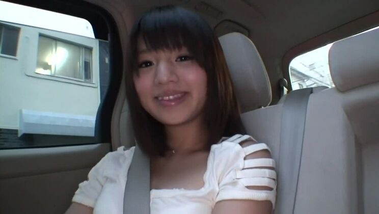 La favolosa modella giapponese Miyu Hoshisaki in una scena JAV di sesso orale estremo e magra.