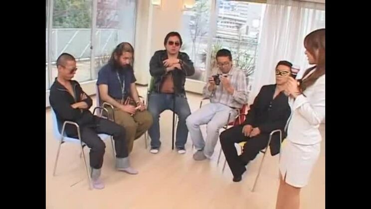 La prostituta giapponese esotica Kasumi Arai in Horny Sports, scena JAV in soggettiva