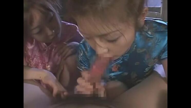 Favolosa modella giapponese in incredibili eiaculazioni e threesome in una clip JAV.