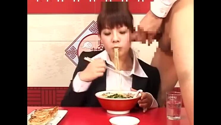 Cibo bukkake parte 3 (censurato)