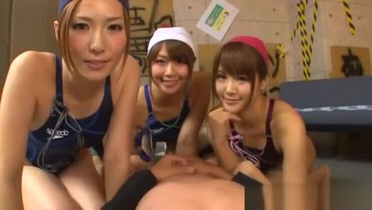 Diverse milf asiatiche arrapate si divertono con un ragazzo sexy per fare sesso