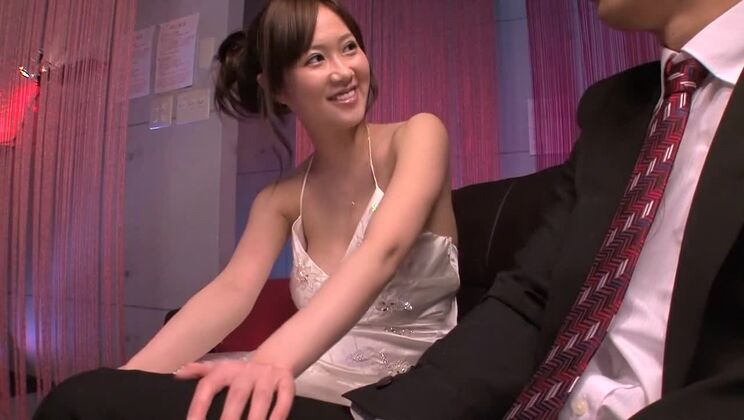 Incredibile troia giapponese in un video JAV con masturbazione erotica e grandi tette.