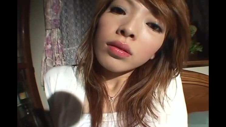 Saori Kitajima succhia un cazzo pulsante con tanta passione