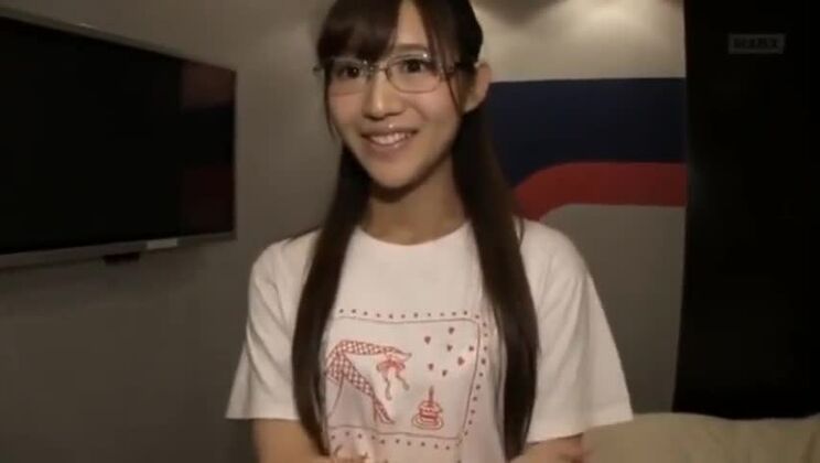 Incredibile modella giapponese nel nuovo film JAV "Small Tits, Babes" senza censure