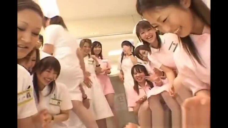 Vere infermiere asiatiche si godono il sesso sopra parte 1