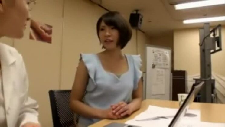 Una prostituta giapponese bollente in una scena JAV incredibile, guardala