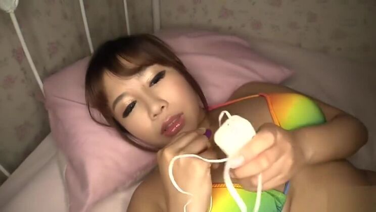 Incredibile ragazza giapponese in Craziest Babes, versione esclusiva del film JAV Big Tits