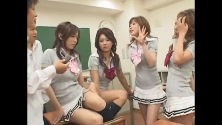 Le migliori ragazze giapponesi Ruru Yuki, Rio Hamasaki, Ai Kawamoto in Horny Toys, video JAV con eiaculazione facciale