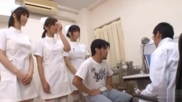 Stazione di scopata calda con una ragazza giapponese