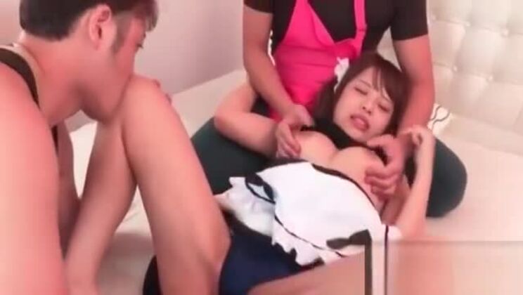 Yuuka Kaede è stata penetrata con le dita e costretta a succhiare il cazzo