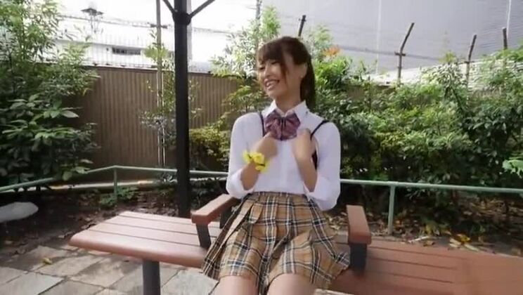 Modella giapponese scatenata in una fantastica scena JAV senza censure