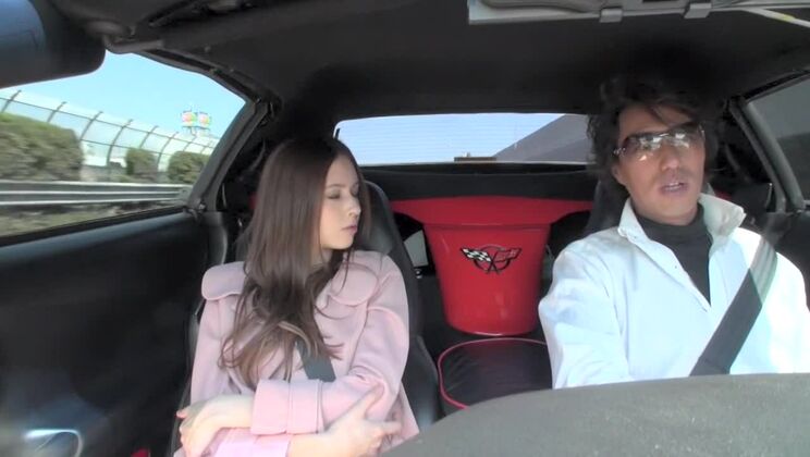 Puttana giapponese arrapata in un fantastico video amatoriale JAV in HD.