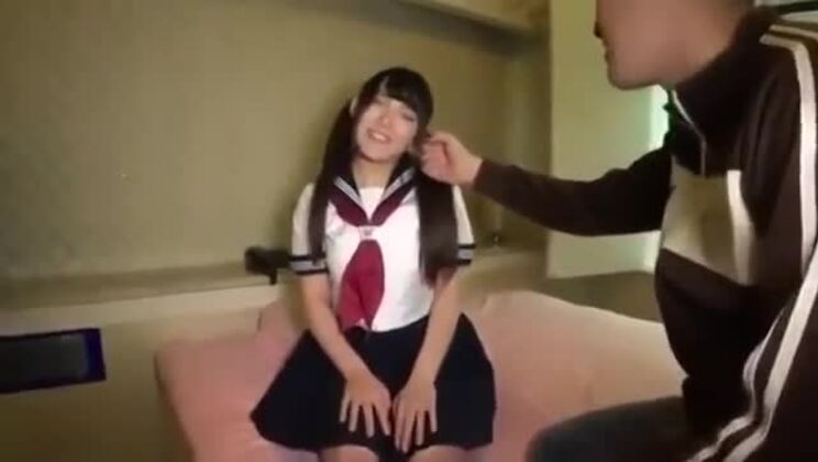 Adolescente asiatica perversa e i suoi giocattoli sessuali