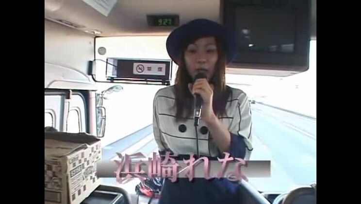 La focosa puttana giapponese Rina Takakura, Mao Tachibana nella migliore scena di sesso di gruppo e masturbazione in un video JAV.