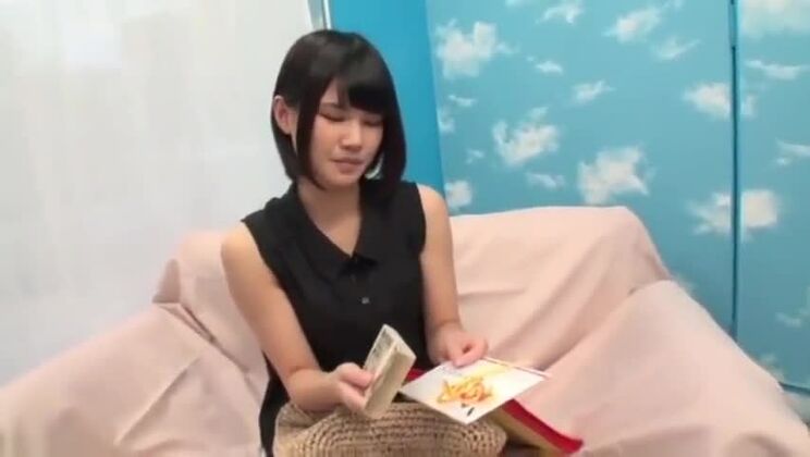 Guarda una ragazza giapponese nel video JAV più folle, proprio come nei tuoi sogni.