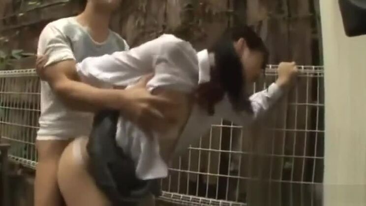 La ragazza giapponese più sexy nel film JAV Wild Small Tits, guarda lo spettacolo