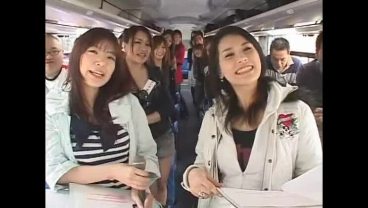 Pazza troia giapponese Nao Mizuki, Maria Ozawa, Ryo Akanishi in Horny Voyeur, Fingering clip JAV