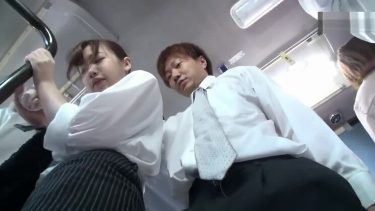 Questa è un'estate piena di autobus affollati, pieni di biancheria intima trasparente e sudata