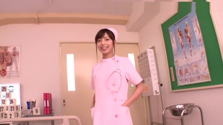 HOT INFERMIERA FOOTJOB